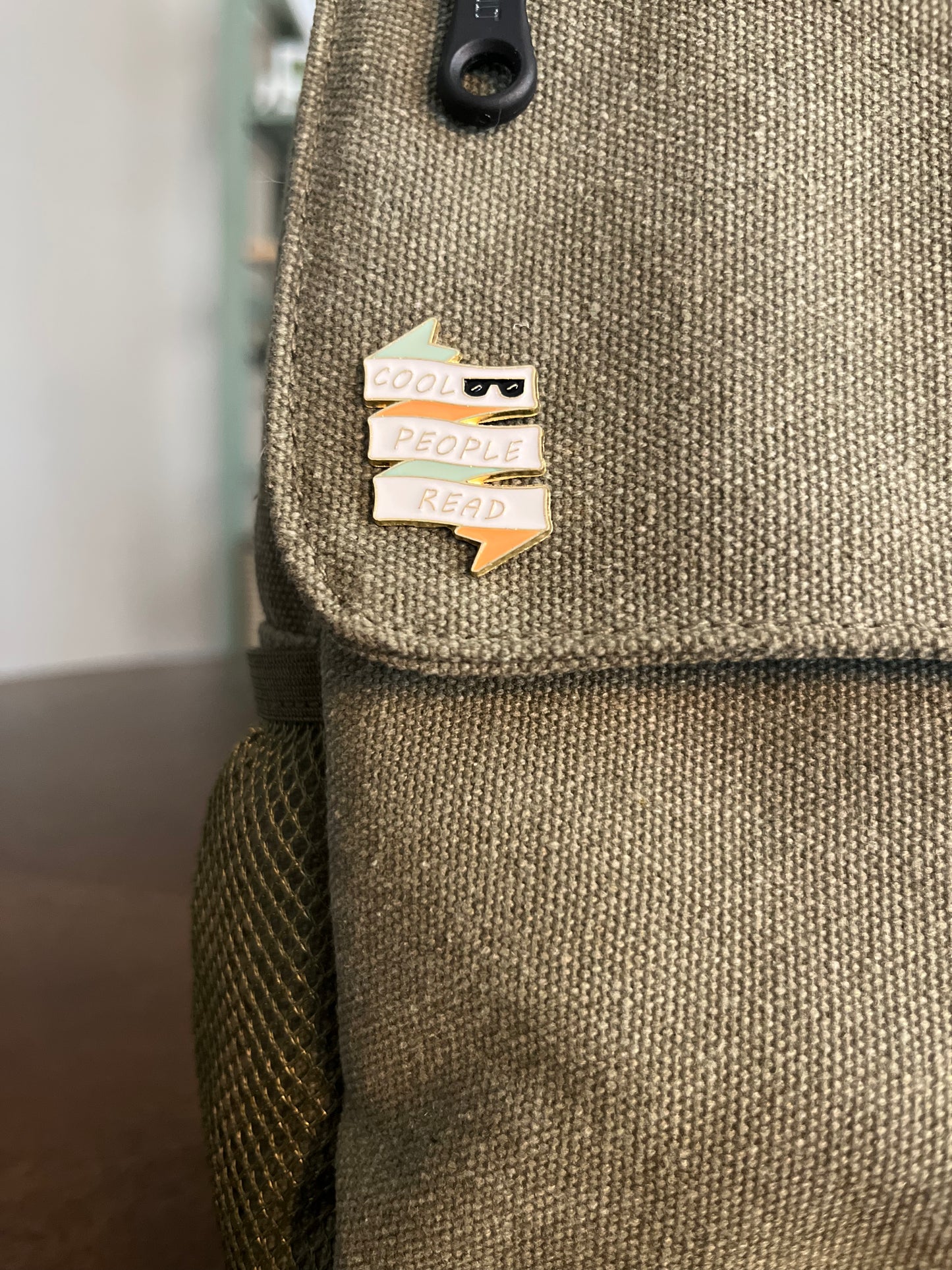 Book Lovers Collection - Cool People Read Pin